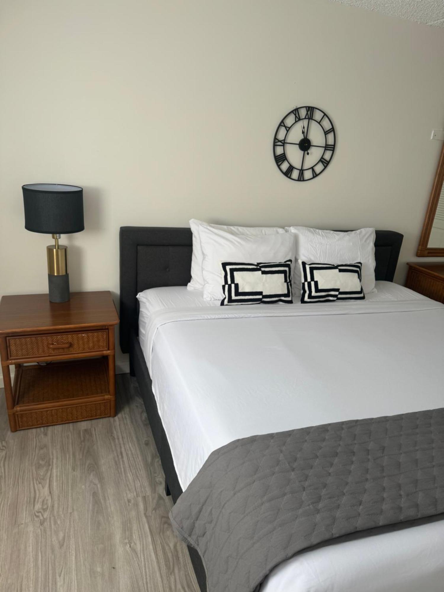1508- Heart Of Waikiki With Kitchen-Free Parking-King Bed-Corner Unit Leilighet Honolulu Eksteriør bilde